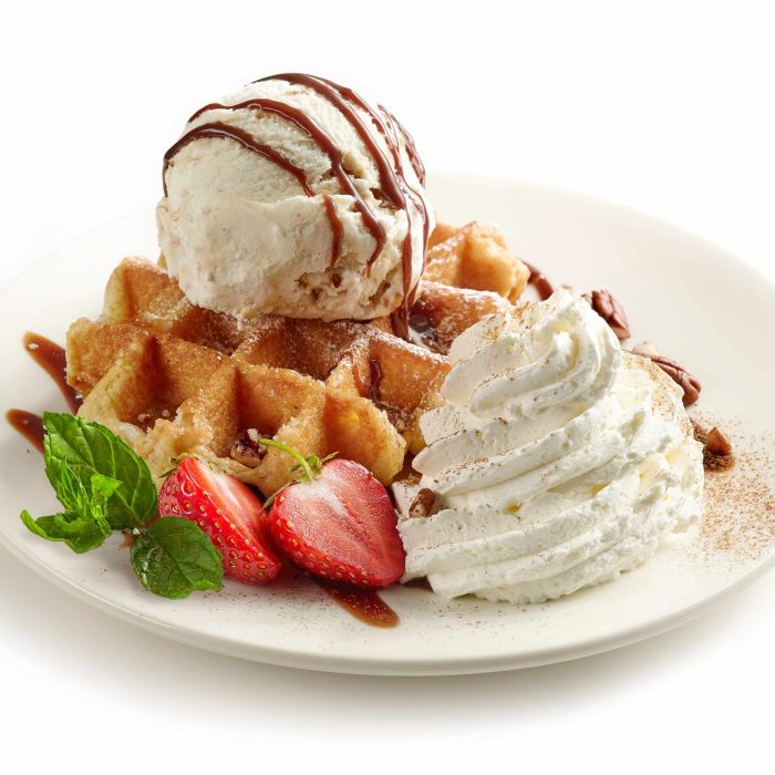 Plate,Of,Belgian,Waffle,Dessert,Decorated,With,Ice,Cream,And